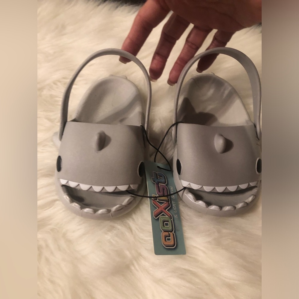 Gray Shark Sandals w/ Strap Size Small 5/6 NWT